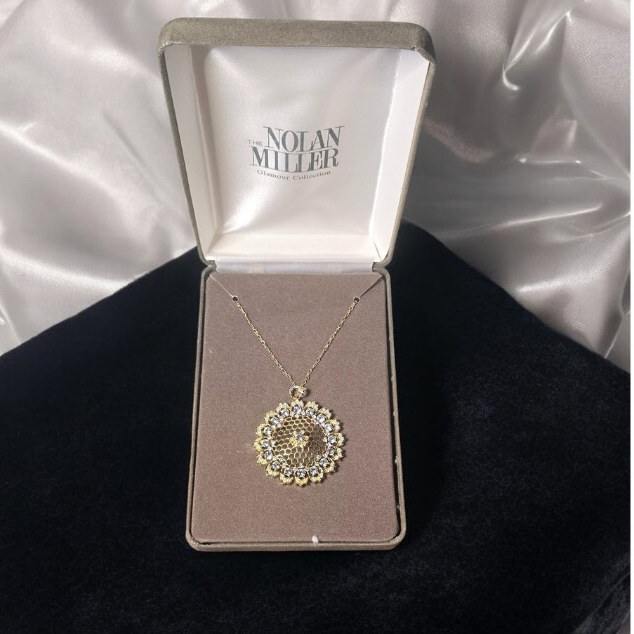 Nolan Miller Signed Honey Comb Pendant Goldtone Chain Necklace Orginal Box 36$